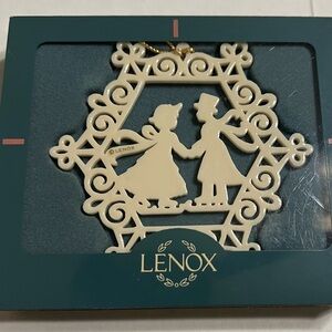 Lenox Victorian Skaters Christmas Silhouette Elegant 🎄 Cream Decorative Ornament